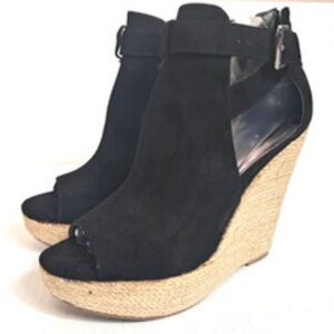 “Baldwyn” Carlos Santana Black Suede 5.75” Wedges! 💥